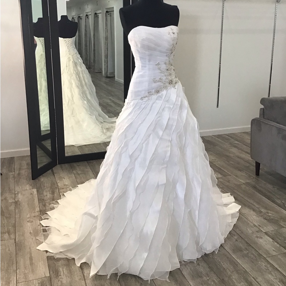 House of Wu Size 4 Strapless Ruffled Ball Gown Wedding Dress